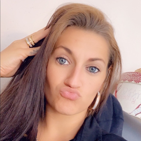 Meet your Posher, Ashley - Picture 2 of 2